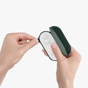 Husă silicon verde Kwmobile pentru căștile Sony WF-C500, mâini care deschid husa - Accesorii pentru căști