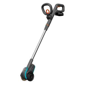 Gardena EasyWeed 1800/18V P4A Akku-Unkrautentferner, schräge Ansicht - Gartenmaschinen