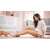 Жена с гладки крака след използване на Philips Satinelle Advanced Epilator BRE730/10