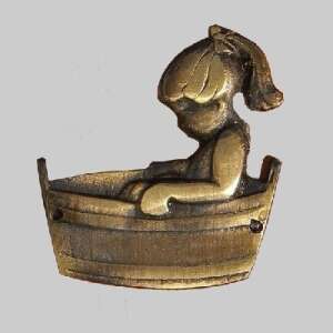 Piktogram Dézsás Lány Antikolt, eine bronzene Figur eines Mädchens in einer Wanne, antike Oberfläche - Informationstafel