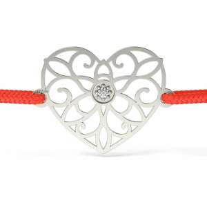 Bransoletka ATCOM Srebrna z diamentowym wzorem Koronka Serce, z delikatnym wzorem serca i pojedynczym diamentem, idealna do dodania odrobiny elegancji do każdego stroju. - Atcom Jewelry