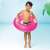 Copil folosind Intex 76 cm inel de înot gonflabil roz cu mânere într-o piscină