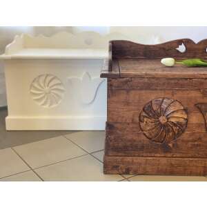 Két fa tároló pad tulipán mintával, az egyik természetes fa színben, a másik fehérben - Tárolóláda