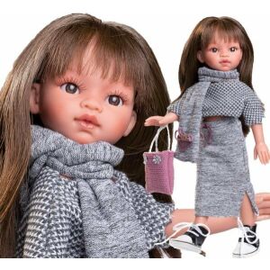 Antonio Juan Emily baba közelről és teljes nézetben - Antonio Juan