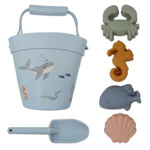 Kék szilikon homokozó szett vödörrel, lapáttal és tengeri állat formákkal, köztük bálna, rák, tengeri ló, hal és kagyló - Homokozó játék