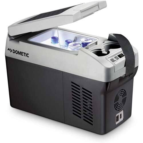 Dometic CFF 20 prenosná chladnička, čierna a biela, s otvoreným vekom a nápojmi vo vnútri