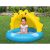 Dziecko bawiące się w dmuchanym basenie dla dzieci Bestway Sunny Days z daszkiem przeciwsłonecznym