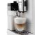 Espressor automat DeLonghi Rivelia prepară latte macchiato