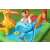 Copiii se joacă în Bestway Jurassic Splash Play Center piscină gonflabilă cu temă de dinozauri, tobogan și jucării de apă