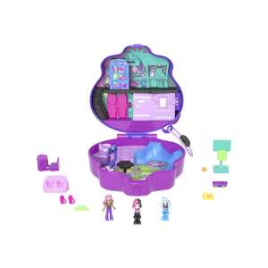 Zestaw Polly Pocket Monster High otwarty, ukazujący purpurowy kompakt w kształcie czaszki z różową kokardką, z obszarem do zabawy z meblami, akcesoriami i trzema lalkami - Mattel Baba