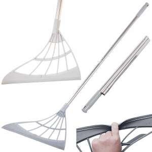 A képen látható a 30 cm széles szilikon seprűfej, az állítható hosszúságú nyél és egy kéz, amely tartja a seprűfejet - Partvis & Seprű és Partvis fej