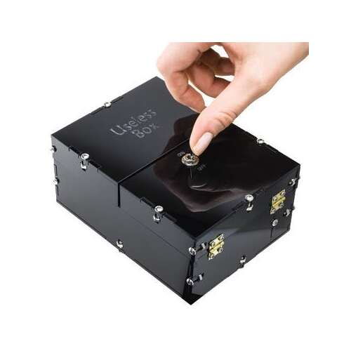 Haszontalan doboz, egy szórakoztató és frusztráló játék, amely órákig szórakoztatni fog. A dobozban van egy kapcsoló, amelyet be- és kikapcsolhat, de a kar mindig kikapcsolja a kapcsolót.