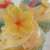 Sárga fondant virág egy cupcake-on, torta díszítés ötlet, fondant virág díszítés
