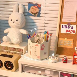 Írószertartó matricával használat közben, forgó asztali szervező matricákkal, ceruza- és tolltartó - Irodai kiegészítő