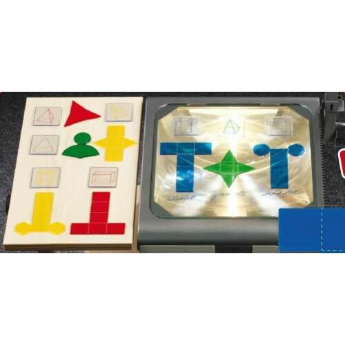 Geometriai alakzatok készlete tanításhoz, tartalmazza a hálókat és a 3D alakzatokat, vetítővel használható