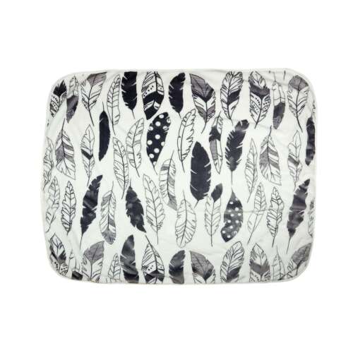 Fehér és szürke tollmintás babatakaró, 70x90cm