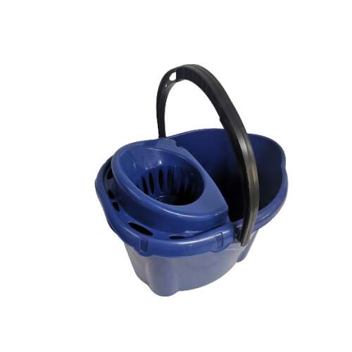 Szögletes nézet a kék 12L-es felmosó vödörről csavaróval
