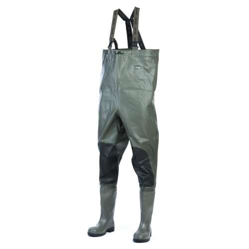 Jaxon Prestige Plus mellvédő nadrág, zöld horgász nadrág fekete csizmával