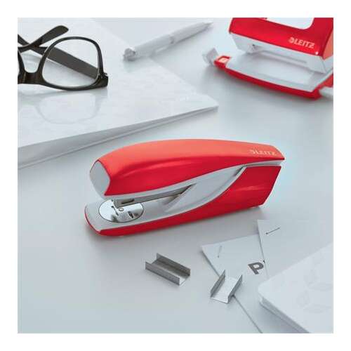 LEITZ Nexxt Wow capsator roșu, capacitate 30 coli, cu capse