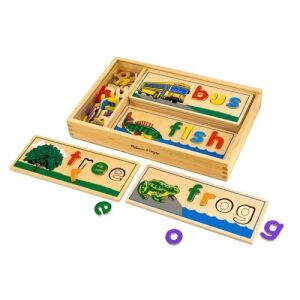 Melissa & Doug Pierwsze Słowa Puzzle: Edukacyjna zabawka z drewnianymi literami i tablicami obrazkowymi do nauki słownictwa. - Puzzle i układanki