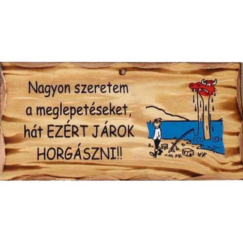 Fa tábla vicces felirattal a horgászatról, 'Nagyon szeretem a meglepetéseket, hát ezért járok horgászni!'
