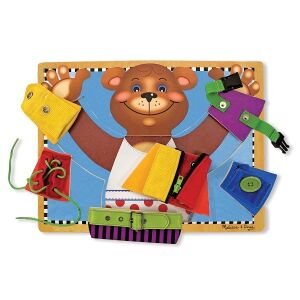 Puzzle Ursuleț de îmbrăcat Melissa & Doug - Tabla educativă pentru învățarea îmbrăcatului cu nasturi, fermoare și șireturi - Melissa & Doug Jocuri si jucarii educative