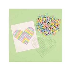 PlayBox of Sweden 5 mm-es vasalható gyöngyök szív alakú kézműves készlet, pasztell színek, tartalmaz szív alakú alapot és mintát - Playbox