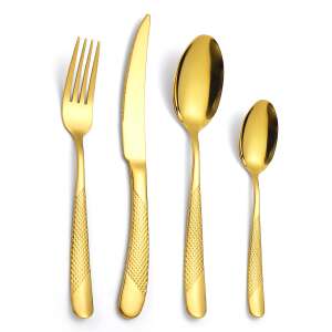 Set de tacâmuri TRENDY'S din oțel inoxidabil auriu, 24 piese, 6 persoane, ediție de lux, care prezintă o furculiță, un cuțit și o lingură pe un fundal alb - Tacâmuri