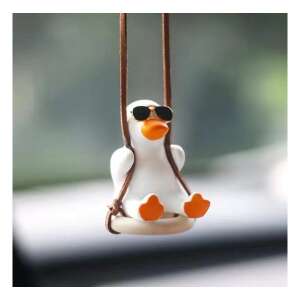 Fehér kacsa napszemüvegben, hintán lógva, autó visszapillantó tükör dísz - Vicces ajándék