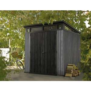 KETER Pent 7x7 műanyag kerti ház, tároló - szürke, kerti környezetben, kerékpárral és tűzifával - Kerti bútor