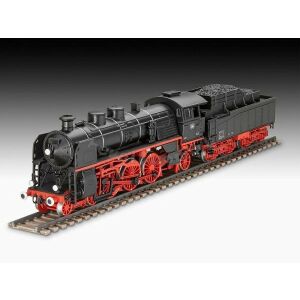 Zusammengebautes Revell S3/6 BR 18 Express Lokomotivmodell (1:87) auf Gleisen - Revell