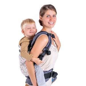 NANDU Totyogó Csatos hordozó - szívecske-szürke baba hordozó, kisgyermek hordozó, hordozás, ergonomikus baba hordozó, kényelmes baba hordozó, háton hordozás, elöl hordozás, csípőn hordozás, baba hordozó kisgyermekeknek, baba hordozó szülőknek, baba hordozó nagyszülőknek, baba hordozó gondozóknak - Nandu