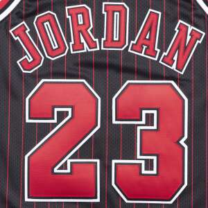 Mitchell & Ness NBA Chicago Bulls 1996 Michael Jordan #23 Authentic Jersey, black and red, back view - Basketball Jersey