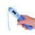 Hand hält blaues digitales Springseil mit Zähler