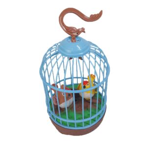 Kedvesen éneklő és táncoló kismadarak kalitkában, interaktív zenélő játék fehér háttérrel - Zenélő játék