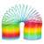 Regenbogen Slinky ausgedehnt, zeigt seine Länge und Flexibilität