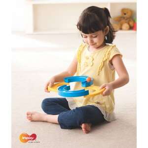 Gyermek játszik a Weplay Végtelen hurok ügyességi játékkal, egy szórakoztató és fejlesztő játék a kéz-szem koordináció és a finom motoros készségek fejlesztéséhez - Fejlesztő játék ovisoknak