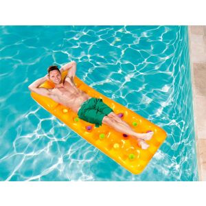 Mann entspannt sich auf einer aufblasbaren Bestway Poolmatratze - Bestway