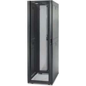 APC 42U NetShelter SX 600x1070 19'' fekete rack szekrény 58597232 