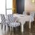 ZakupyTV Szürke és Fehér Székhuzatok Étkezői Környezetben Asztalterítővel