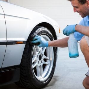 Разтвор за поддръжка, ревитализация и почерняване на гуми, 750 мл, с пръскачка