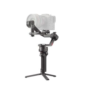 DJI RS 4 Pro Kamerastabilisator mit montierter Kamera - DJI