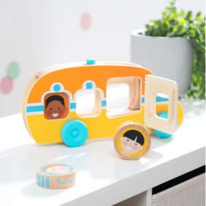 Jucărie din lemn Melissa & Doug Go! Go! ToTs Roll & Ride Bus, autobuz galben cu personaje și roți, pe un fundal alb - Melissa & Doug Jocuri si jucarii educative