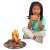 Melissa & Doug Let's Explore Set de joacă cu foc de tabără S'mores, copilul se bucură de un s'more făcut cu setul de joacă