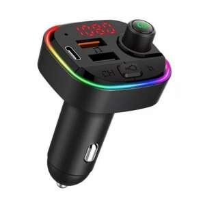 Transmițător FM Bluetooth negru cu două porturi USB și un port de tip C, cu afișaj digital și un inel LED colorat. - Transmițătoare