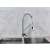 Blackswan M153.1 konyhai csaptelep, króm, kihúzható zuhanyfej, használat közben, víz folyik