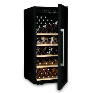 Cavist borhűtő nyitott ajtóval, borosüvegekkel - Borhűtő