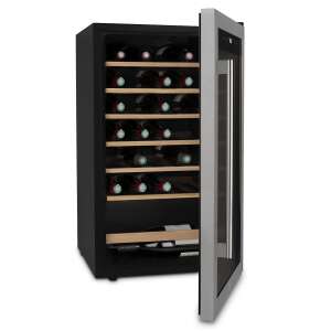 LES PETITS CHAMPS CAVC36 borhűtő nyitott ajtóval, borosüvegekkel a fa polcokon - Borhűtő