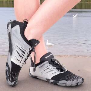 inSPORTline Solaric vízi cipő viselve a strandon - Vízicipő