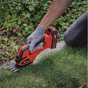 Einhell GE-CG 18/100 Li-Solo cordless grass and shrub shears in use - Einhell